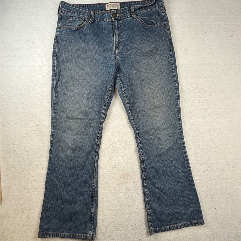 Levi Strauss‎ Signature Womens 14 Short Blue Stretch Low Rise Bootcut Jeans